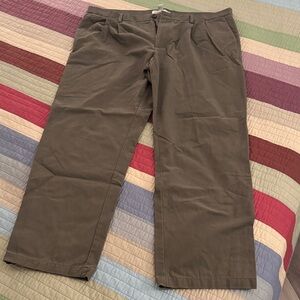 Amazon Essentials Olive Chino Pants for Men